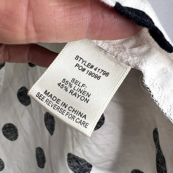 Skies are Blue Linen Blend Vneck White Black Polka Dot Blouse Size Medium - Picture 7 of 8